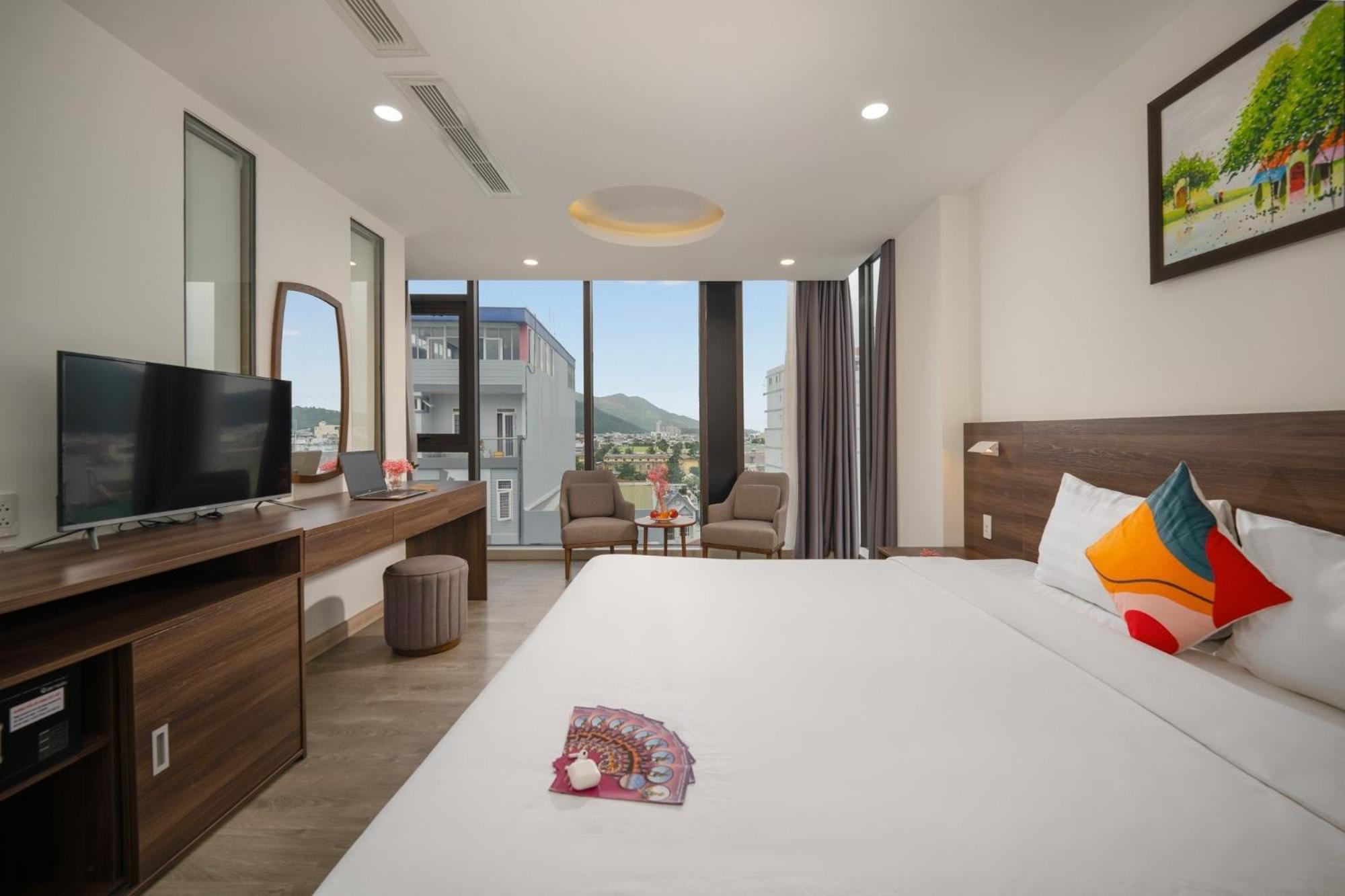 Mira Grand Hotel Куїнон Екстер'єр фото