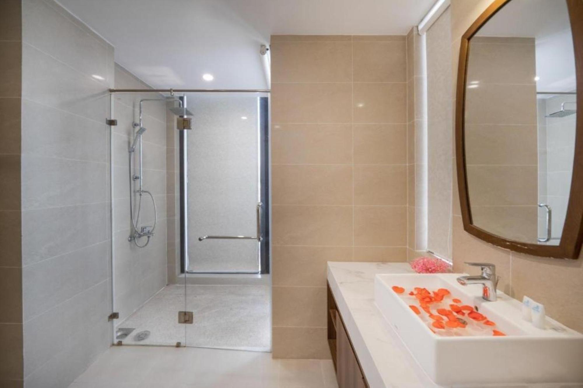 Mira Grand Hotel Куїнон Екстер'єр фото